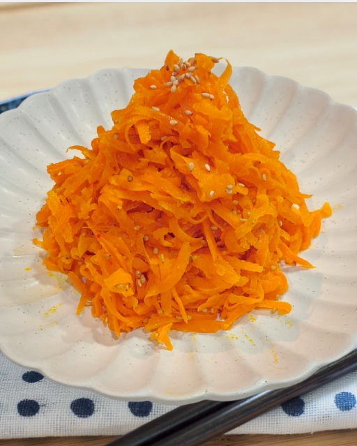 味見が止まらない！にんじんの旨塩こうじ炒め